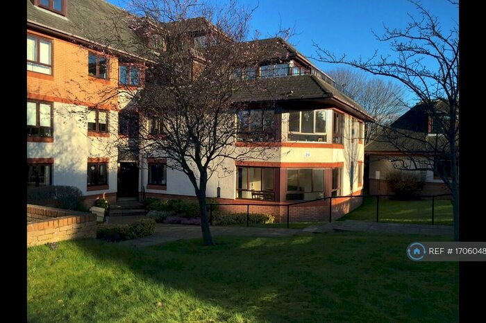 3 Bedroom Flat To Rent In Cameron Court, Edinburgh, EH16