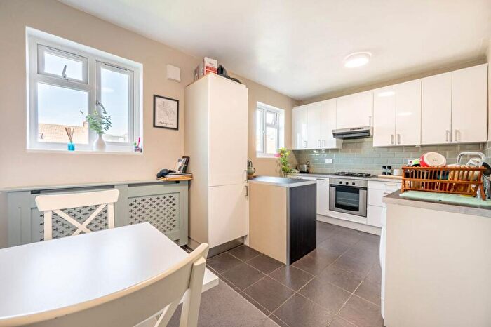 1 Bedroom Flat For Sale In Gowan Road, Willesden, London, NW10