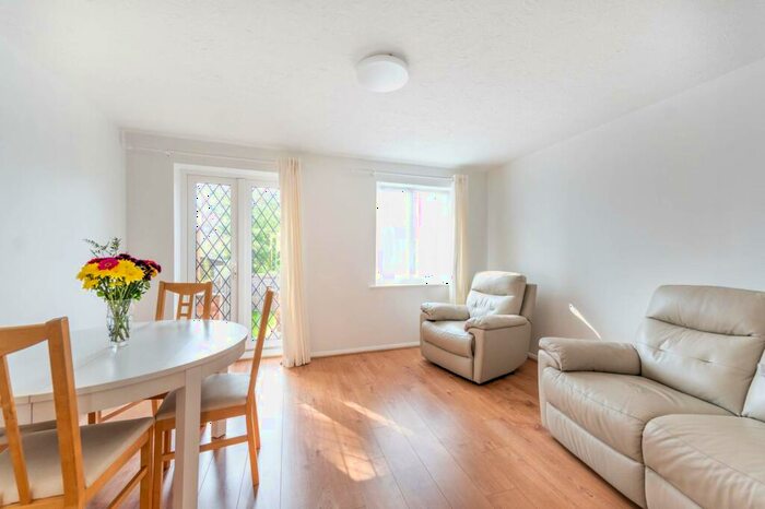 2 Bedroom Terraced House To Rent In Oakcroft Close, Pinner, HA5