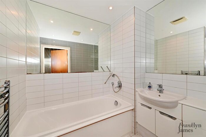 1 Bedroom Apartment For Sale In Hallsville Road, London, E16