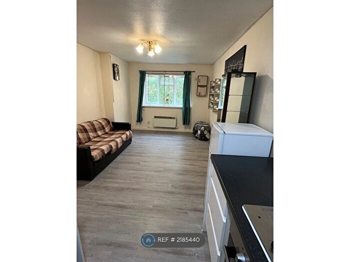 1 Bedroom Flat To Rent In Staines Road, Hounslow, TW3