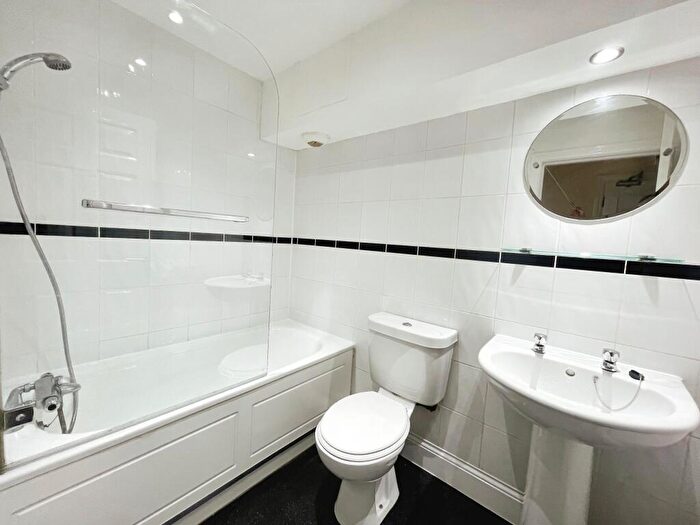 2 Bedroom Flat To Rent In Cowbridge Road East, Cardiff, CF5