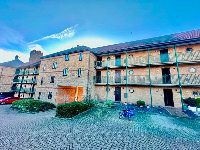 2 Bedroom Flat To Rent In The Lawns, Victoria Road, Ramsgate, CT11