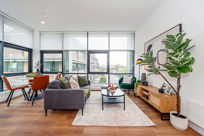 1 Bedroom Flat To Rent In The Causeway, Staines, TW18
