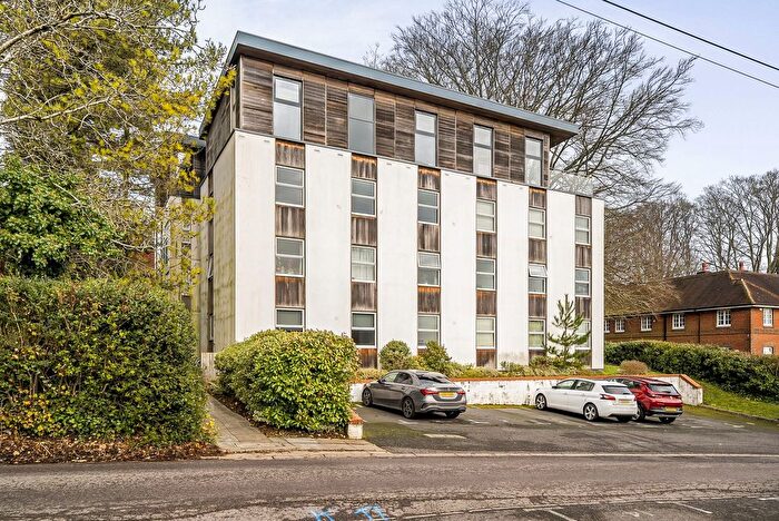 2 Bedroom Flat To Rent In Sparkford Road, Orchard House Sparkford Road, SO22