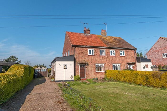 3 Bedroom Semi-Detached House For Sale In Priory Crescent, Binham, NR21