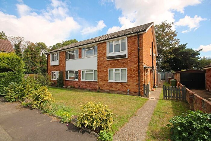 2 Bedroom Maisonette For Sale In Warren Road, Ashford, TW15