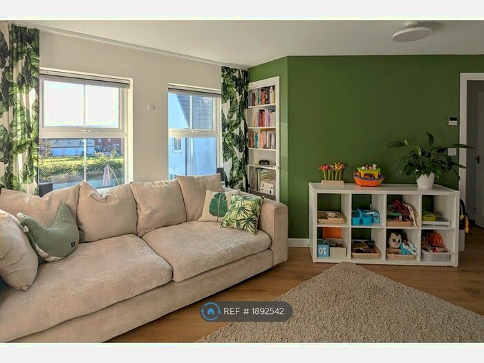 2 Bedroom Flat To Rent In Cambridge Way, Cullompton, EX15