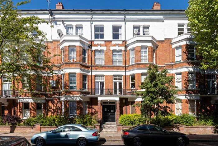 3 Bedroom Flat To Rent In Widdenham Road, Holloway, N7