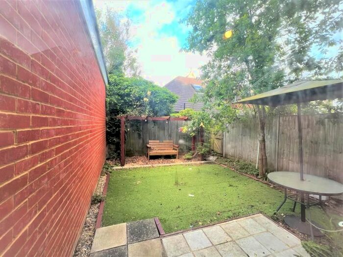 2 Bedroom Flat To Rent In Arthur Street, Aldershot, GU11