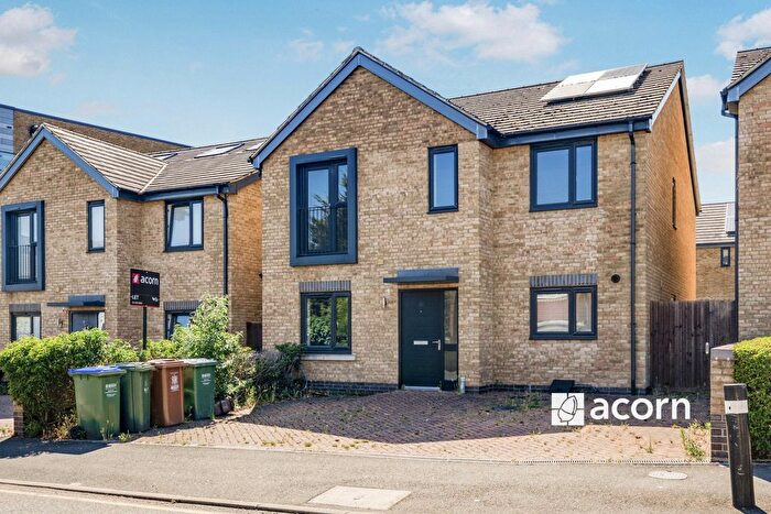 5 Bedroom Detached House To Rent In Pinnacle Hill, Bexleyheath, DA7