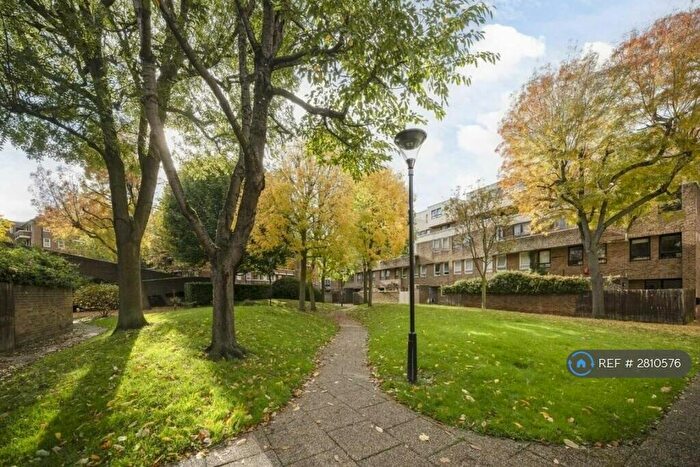3 Bedroom Flat To Rent In Burr Close, London, E1W