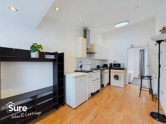 1 Bedroom Apartment To Rent In Berkeley Square, Hemel Hempstead, Hertfordshire, HP2