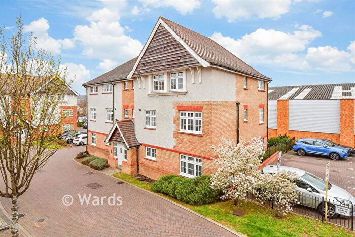 2 Bedroom Apartment For Sale In Albion Drive, Larkfield, Kent, ME20