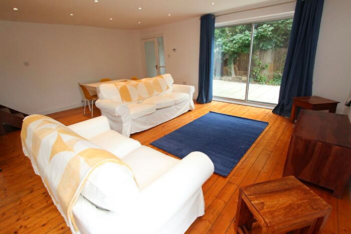 4 Bedroom Semi-Detached House To Rent In Friars Court, Lenton Road, NG7