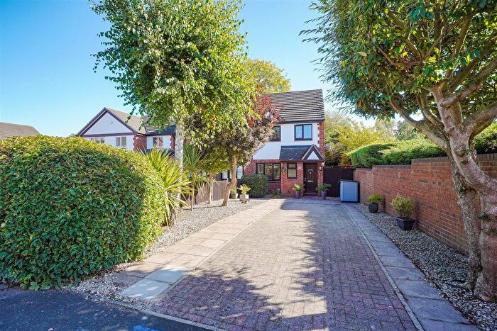 3 Bedroom Semi-Detached House For Sale In Maple Croft, Kings Heath, Birmingham, B13