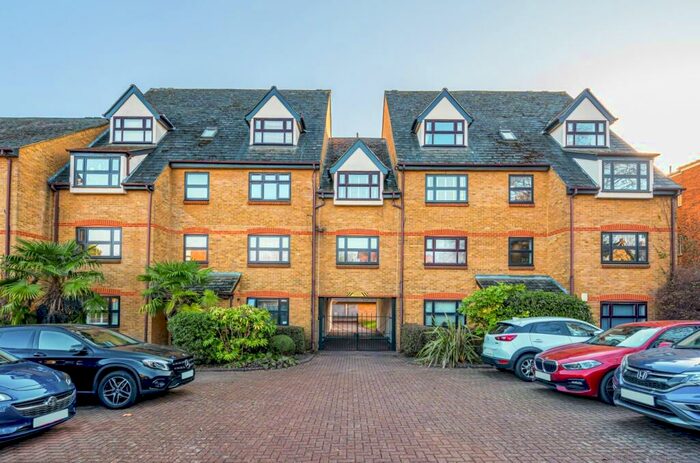2 Bedroom Flat To Rent In Albemarle Road Beckenham, BR3