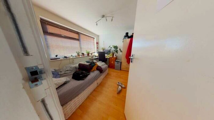 4 Bedroom Property To Rent In Hyde Park Close, Hyde Park, Leeds, LS6