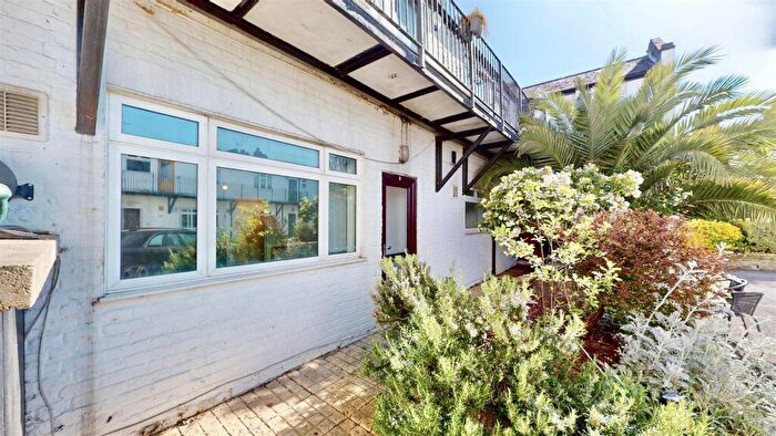 2 Bedroom Flat To Rent In Warfield Road, London, NW10