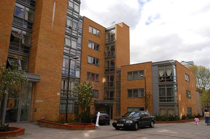 2 Bedroom Flat To Rent In Cassilis Road, Isle Of Dogs, London, E14