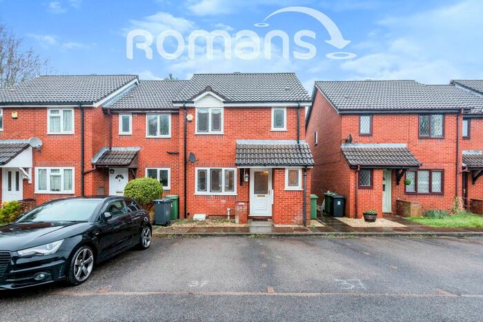 3 Bedroom Terraced House To Rent In Balmoral Way, Basingstoke, RG22