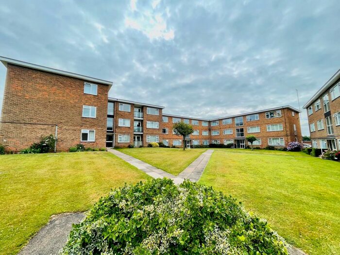 2 Bedroom Apartment To Rent In Pine Court, Leamington Spa, CV32