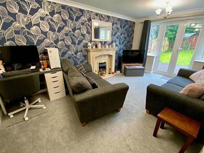 4 Bedroom Detached House For Sale In Briarfield Gardens, Huddersfield, HD5