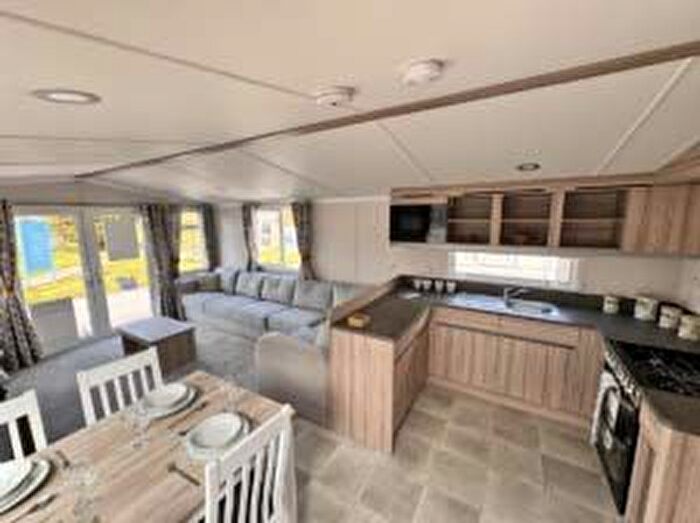 2 Bedroom Park Home For Sale In Warners Lane, Selsey, Chichester, PO20