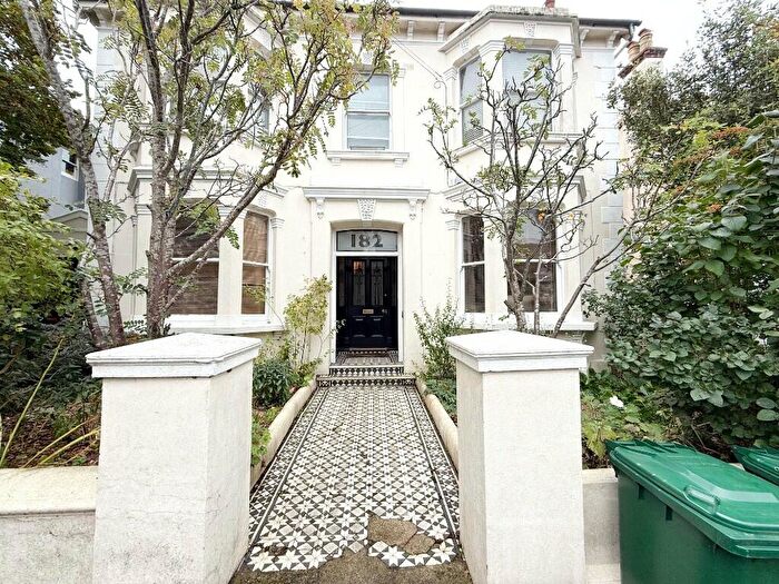 2 Bedroom Flat To Rent In Springfield Road, BN1