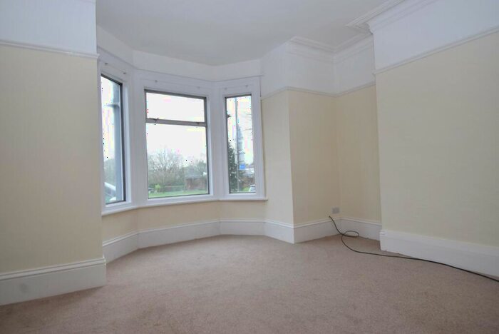 2 Bedroom Apartment To Rent In Lincoln Hatch Lane, Burnham, Bucks, SL1
