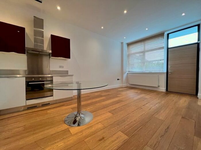 1 Bedroom Flat To Rent In Croydon Road, Beckenham, BR3