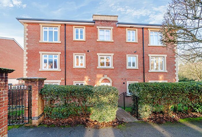 2 Bedroom Flat For Sale In Reed Drive, Redhill, Surrey, RH1