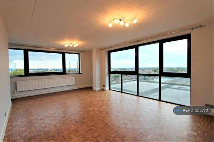 2 Bedroom Flat To Rent In Zodiac Court, Croydon, CR0
