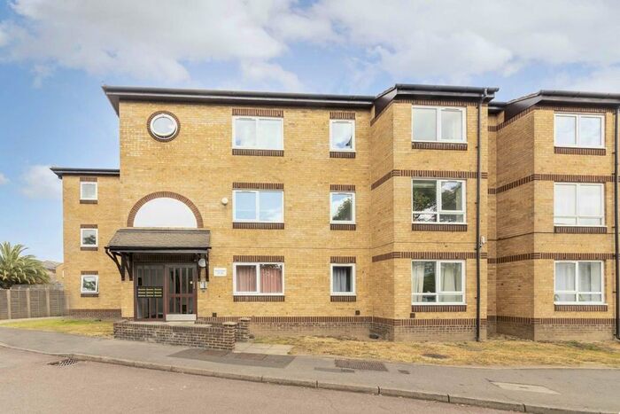 2 Bedroom Flat To Rent In Chaucer Drive, London, SE1