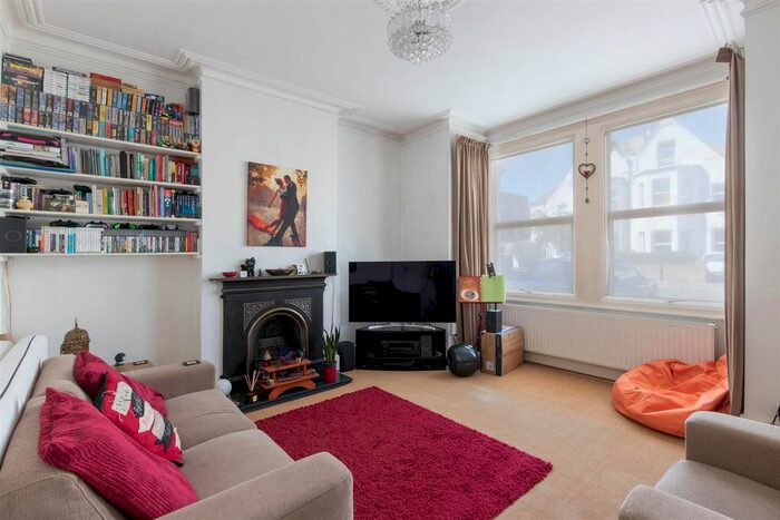 2 Bedroom Flat To Rent In South Park Road, Wimbledon, SW19