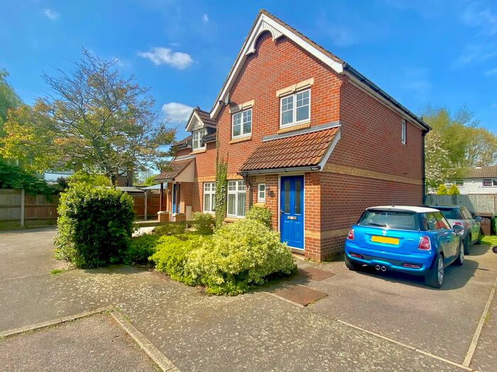 3 Bedroom Semi-Detached House To Rent In Grant Drive, Maidstone, ME15