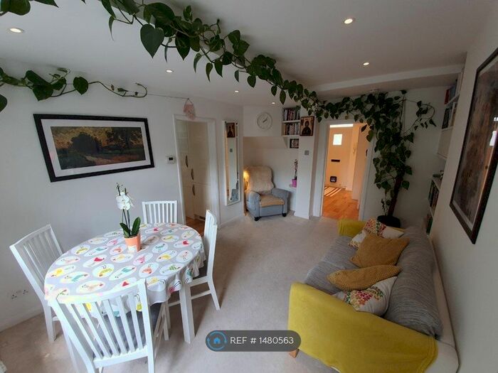 2 Bedroom Flat To Rent In Walker House, London, SE16