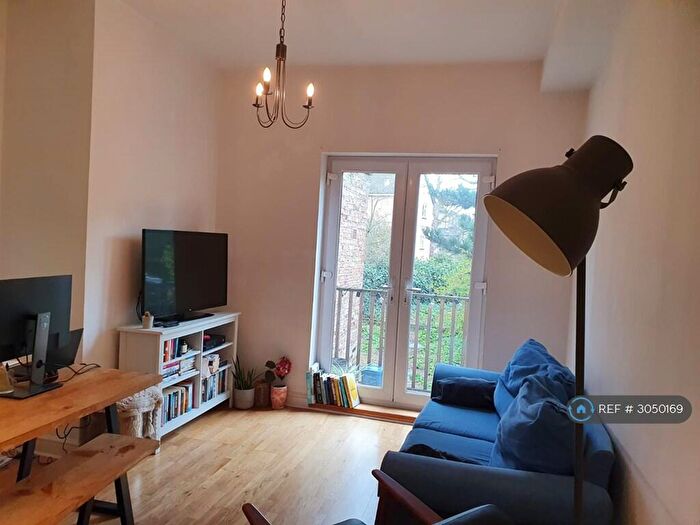 2 Bedroom Flat To Rent In Downs Rd, London, E5