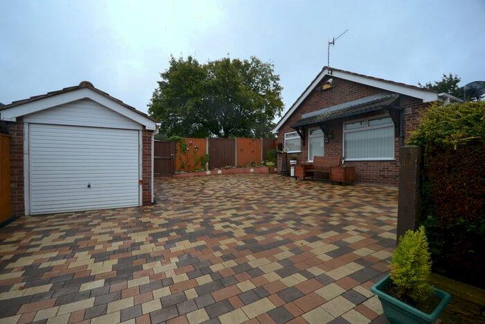 3 Bedroom Detached Bungalow To Rent In Wollaton Court, Nottingham, NG6