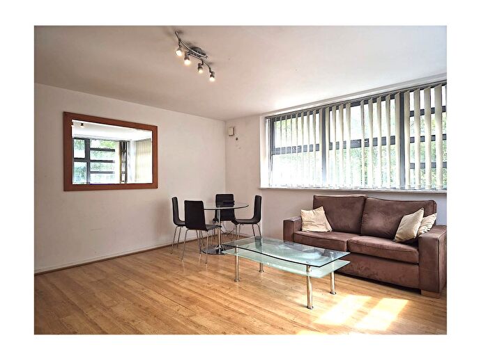 1 Bedroom Flat To Rent In Romford Road, Forest Gate, E7