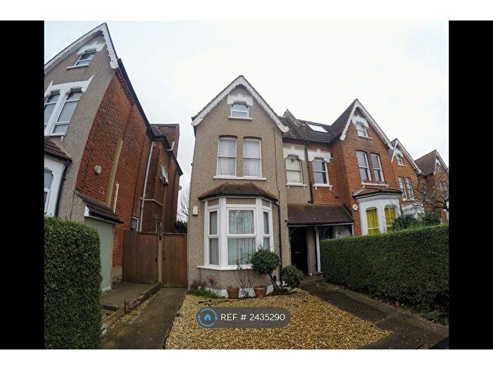 1 Bedroom Flat To Rent In Baldry Gardens, London, SW16