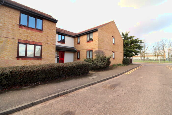 2 Bedroom Apartment To Rent In Elmdon Road, South Ockendon, RM15