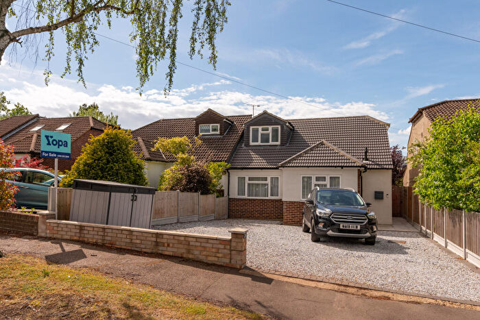 4 Bedroom Bungalow For Sale In Field View Road, Potters Bar, EN6