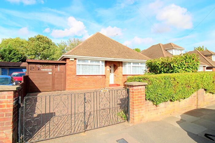 2 Bedroom Detached Bungalow For Sale In Ashcroft Road, Stopsley, Luton, Bedfordshire, LU2