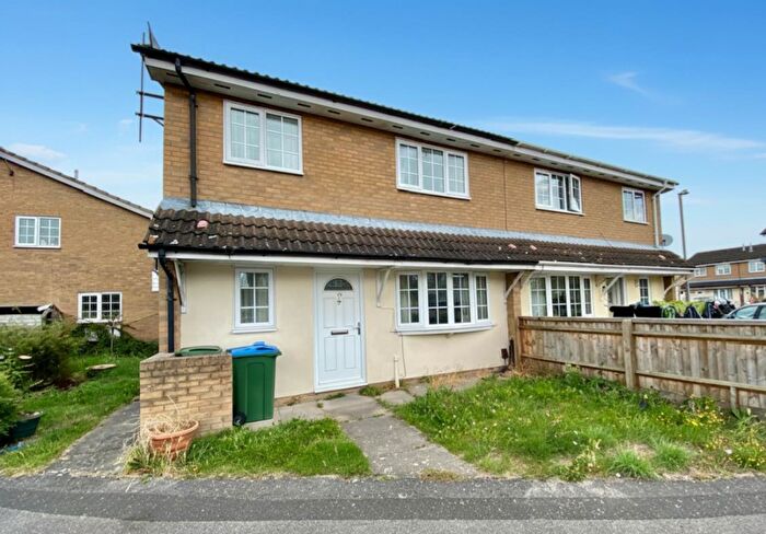 2 Bedroom Cluster House To Rent In Primrose Drive, Aylesbury, HP21