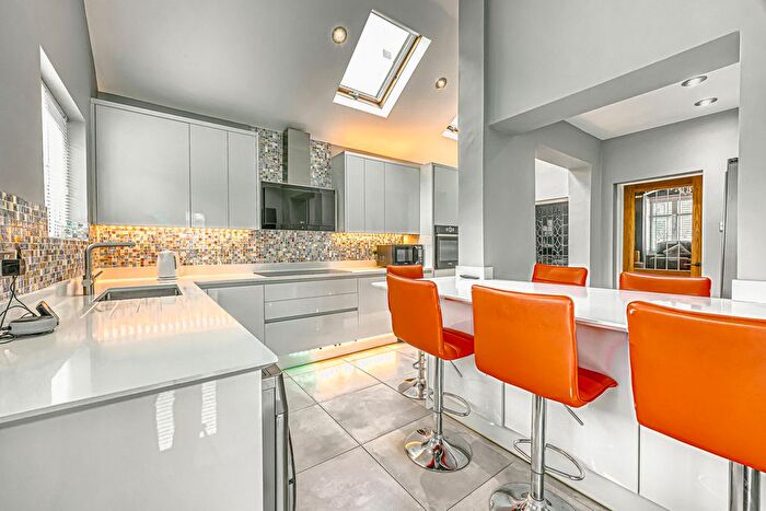 4 Bedroom Detached House For Sale In Cliff Road, Leigh-On-Sea, SS9