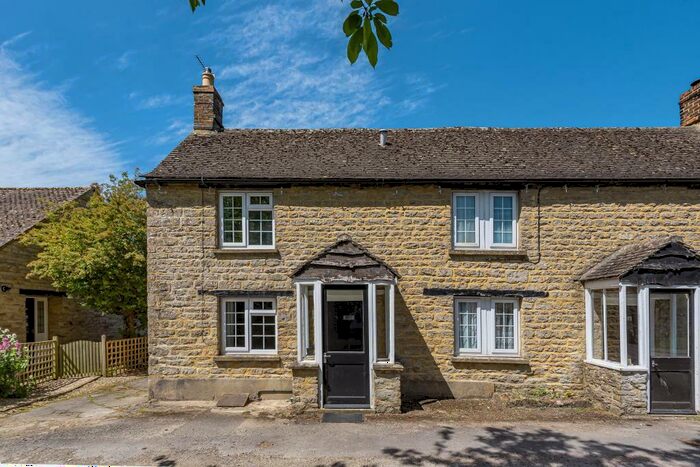1 Bedroom Cottage To Rent In Combe Road, Stonesfield, OX29