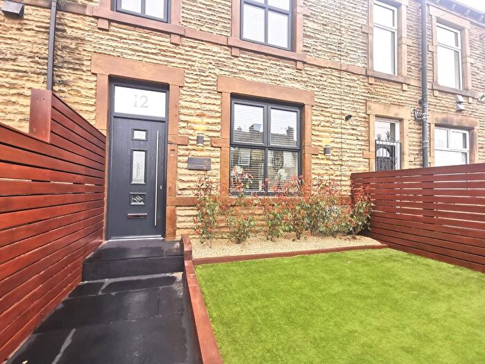 2 Bedroom Property To Rent In Scotchman Lane, Leeds, LS27