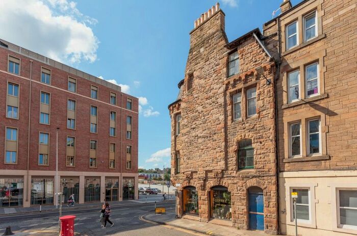 2 Bedroom Flat To Rent In Grove Street, Edinburgh, EH3