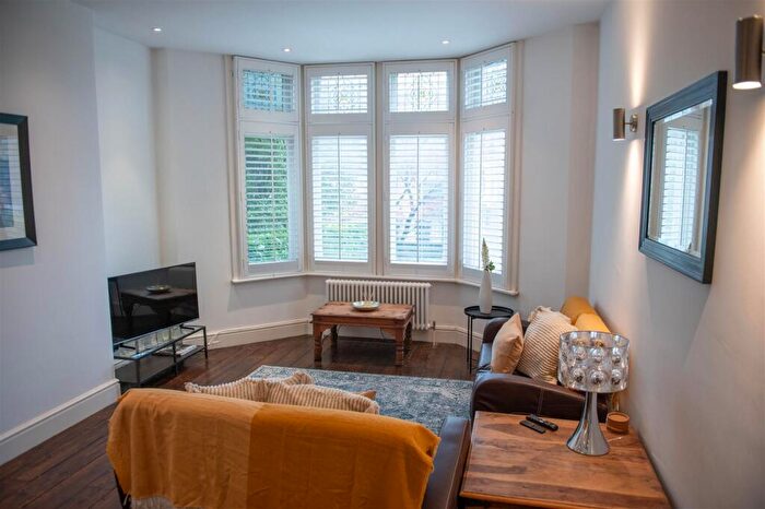 1 Bedroom Apartment To Rent In Cathedral Road, Cardiff, CF11